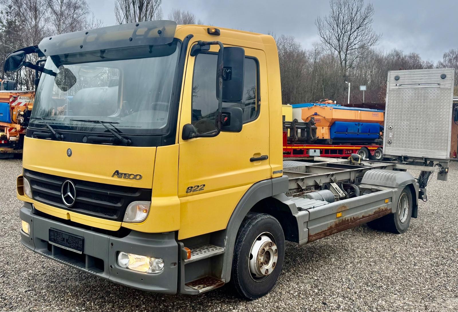 Mercedes-Benz 822/BJ: 2009/599.678Km/4x2