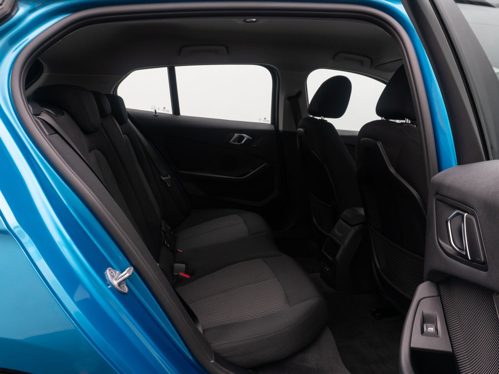 Fahrzeugabbildung BMW 118i Advantage PDC LED GeschwindigReg DAB WLAN