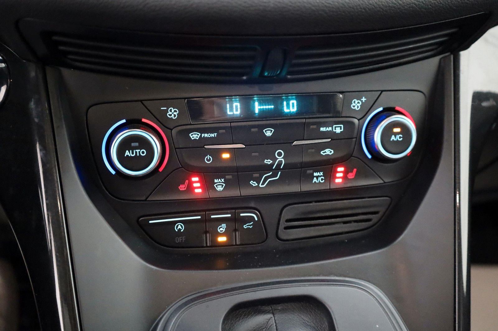 Fahrzeugabbildung Ford Kuga Titanium T.Leder,Navi,Keyless,SH,PDC,AHK
