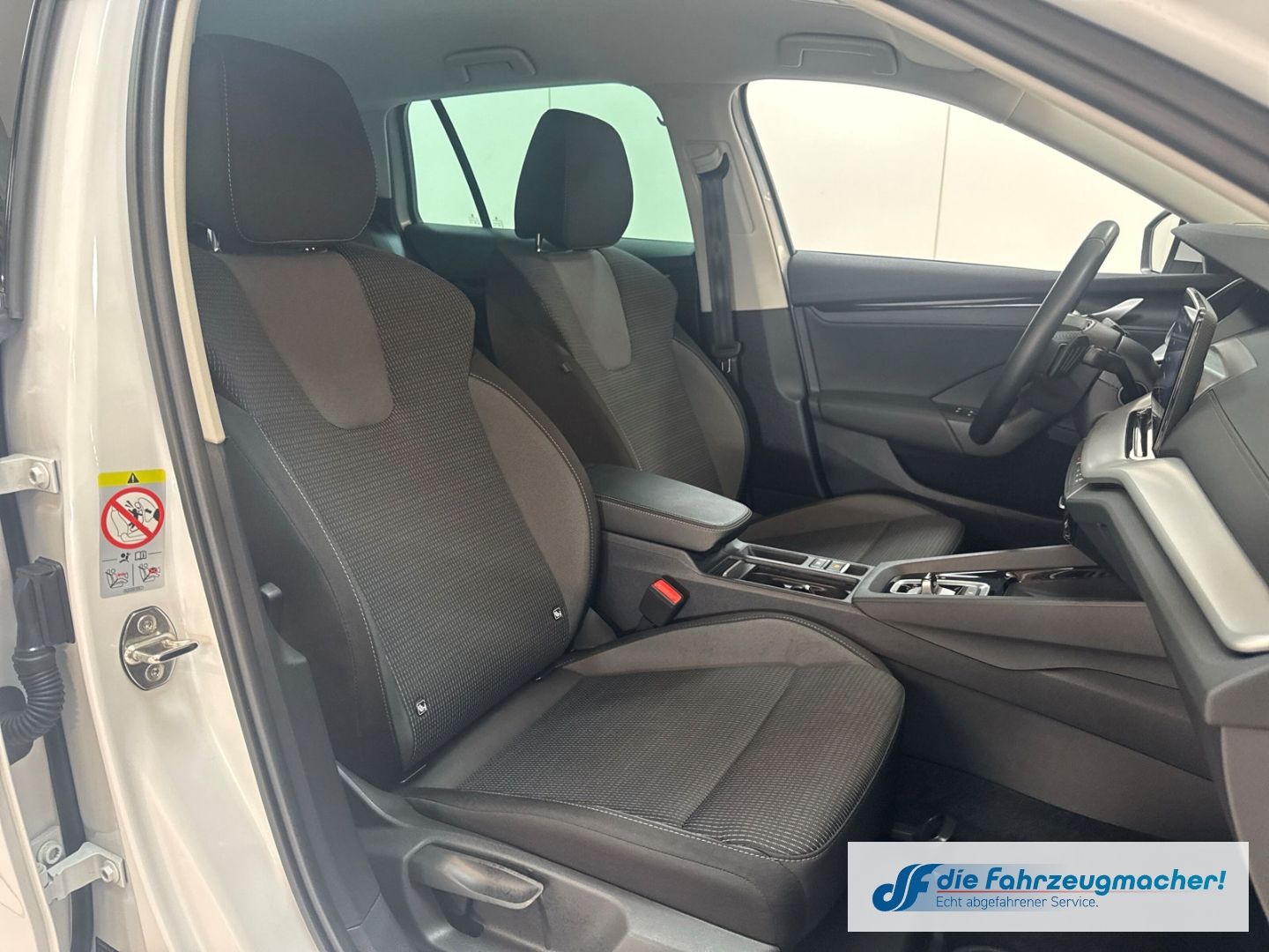 Fahrzeugabbildung SKODA Octavia Combi 1.5 TSI mHEV 85 kW Selection Navi