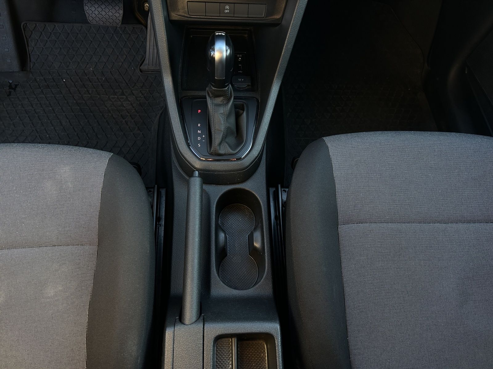 Fahrzeugabbildung Volkswagen Caddy Kasten Maxi TDI DSG AHK RearView Navi Klim