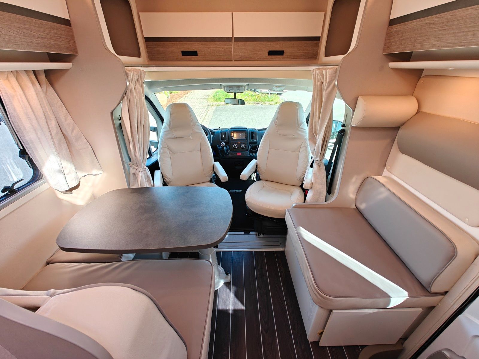 Fahrzeugabbildung XGO Dynamic 98 P  - SAT, TV, Markise, Luftfeder -