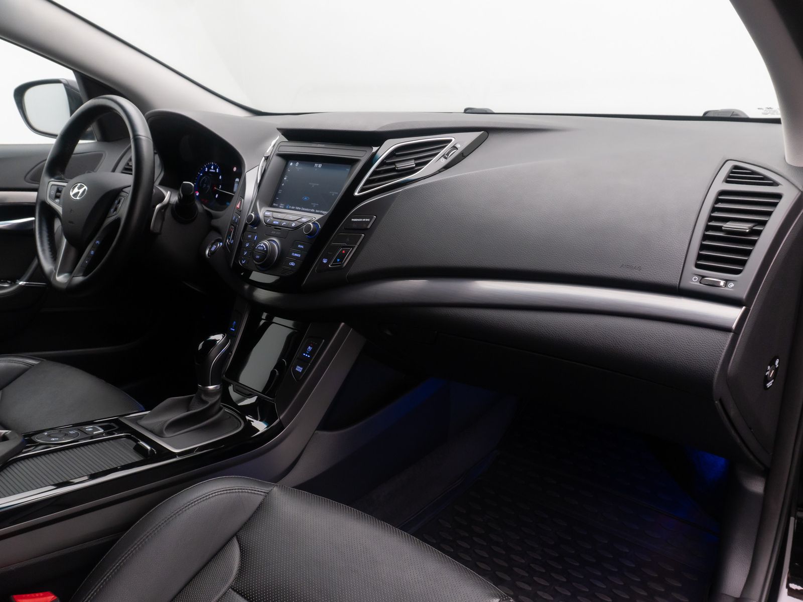 Fahrzeugabbildung Hyundai i40 Premium Kamera DAB Memory InfinitySound 18"