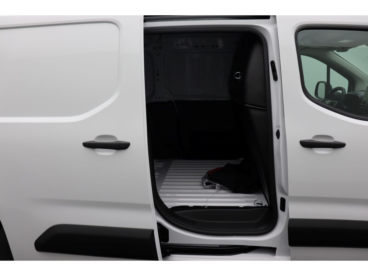 Fahrzeugabbildung Fiat Doblo E- Kastenwagen XL 100 kW digit.Rückspiegel