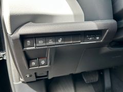 TOYOTA Sienna Hybrid XLE 7-Sitzer