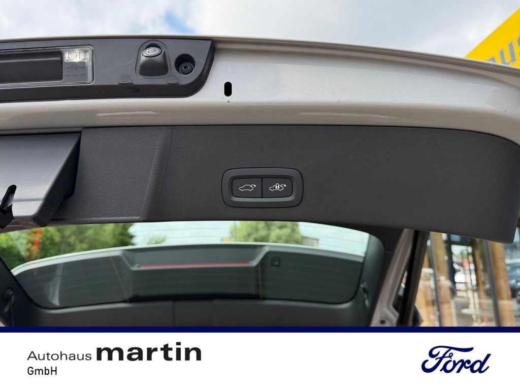 Fahrzeugabbildung Volvo XC40 2.0 Core 2WD SHZ NAVI W-LAN ACC FACEL. LED