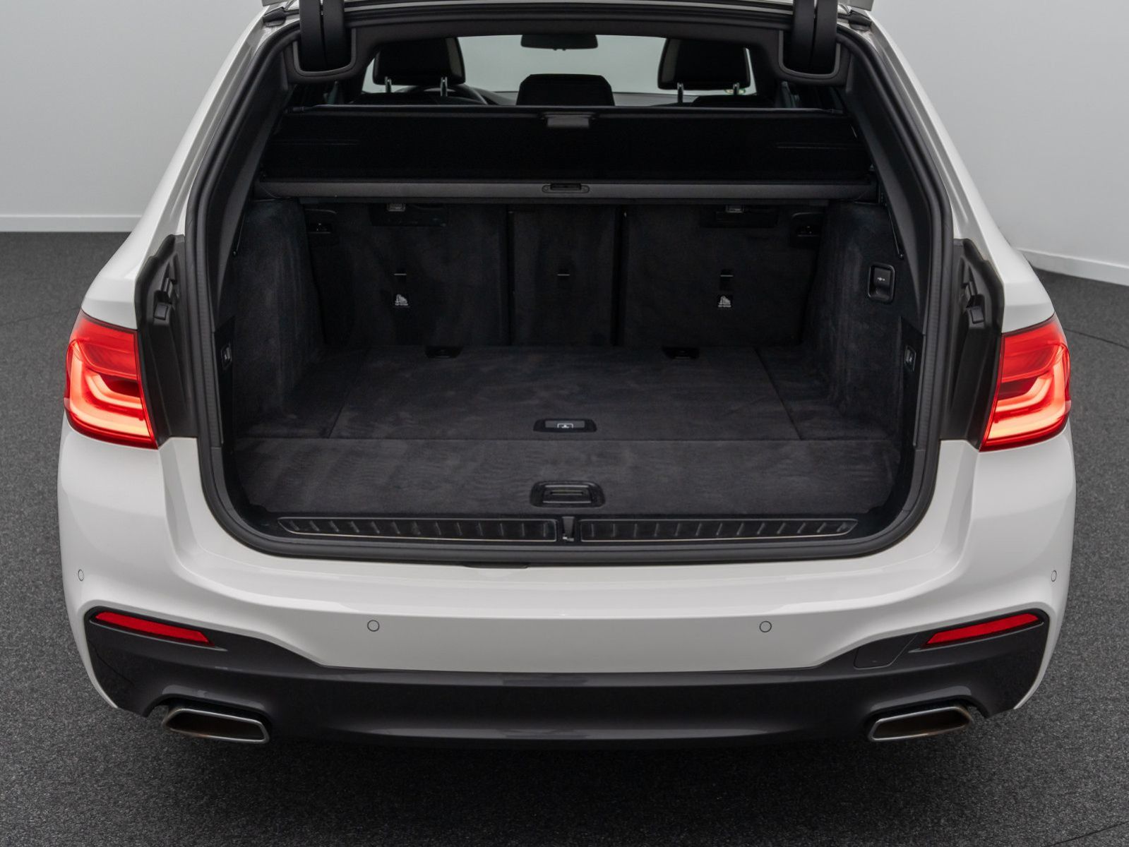 Fahrzeugabbildung BMW 520d M Sport ACC Kamera LED Memory DisplKey 20"