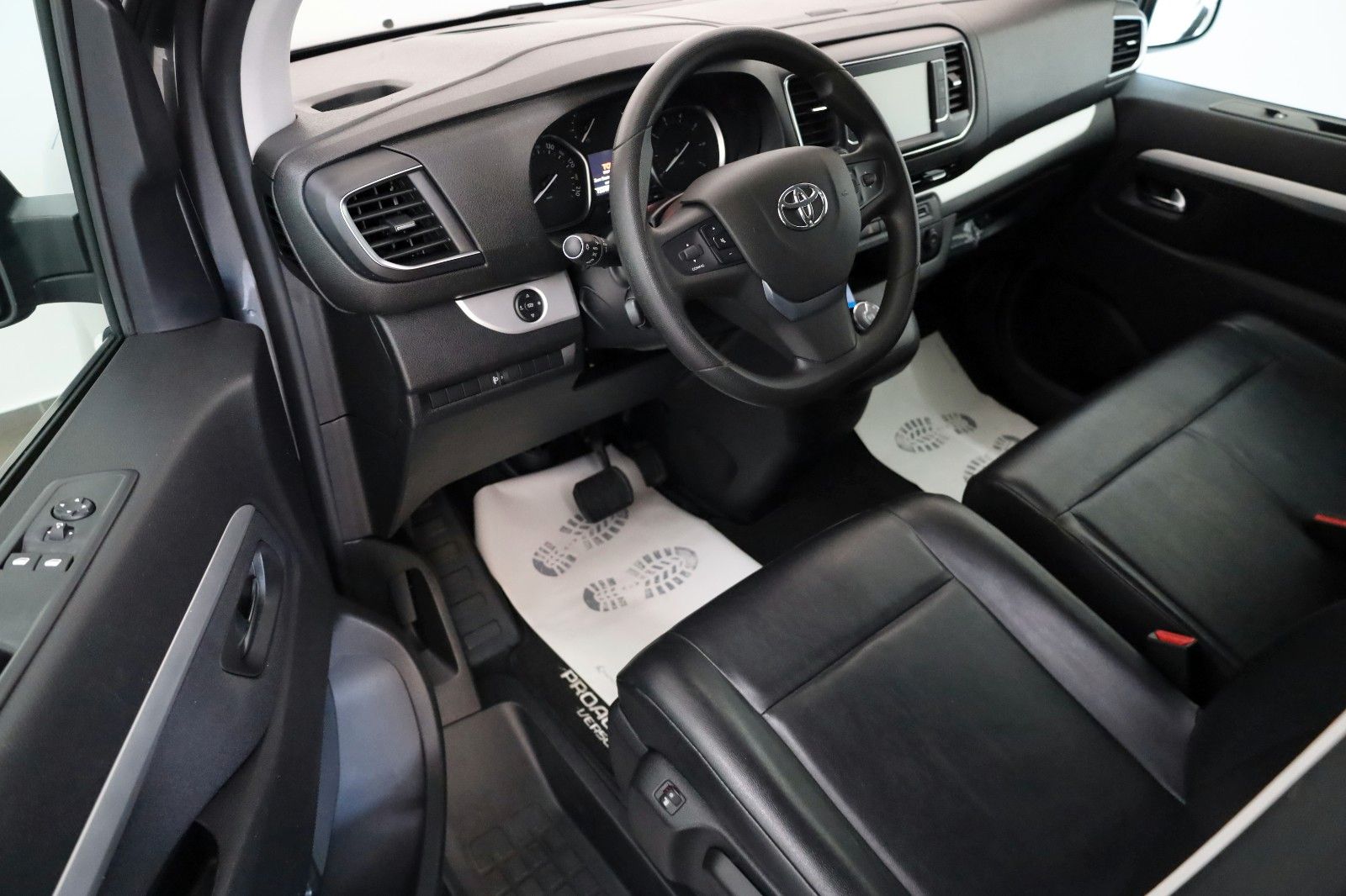 Fahrzeugabbildung Toyota Proace Verso Shuttle L2 Comfort 9 Si.,Leder,Navi