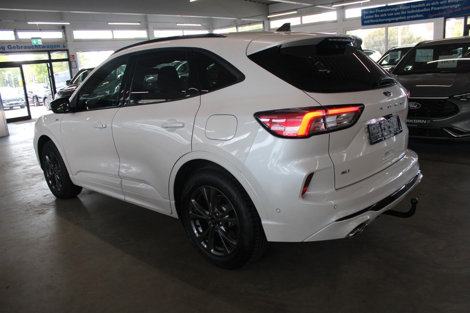 Fahrzeugabbildung Ford Kuga ST-Line X Aut. AWD LED AHK ACC HUD WinterP