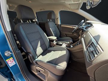 Volkswagen Touran - 11