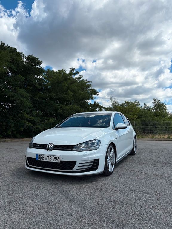 Image of Volkswagen Golf