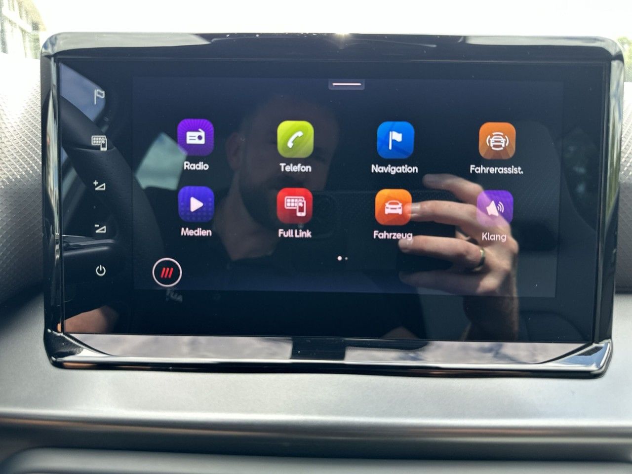 Fahrzeugabbildung SEAT Arona FR Black Edition 1.5 TSI 150 PS DSG - mit KI generiert/bearbeitet