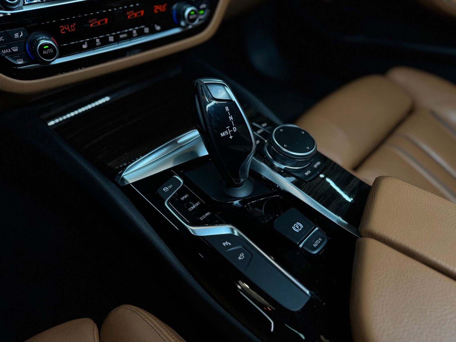 Fahrzeugabbildung BMW 530D Touring Sport Line Voll+AHK+Garantie