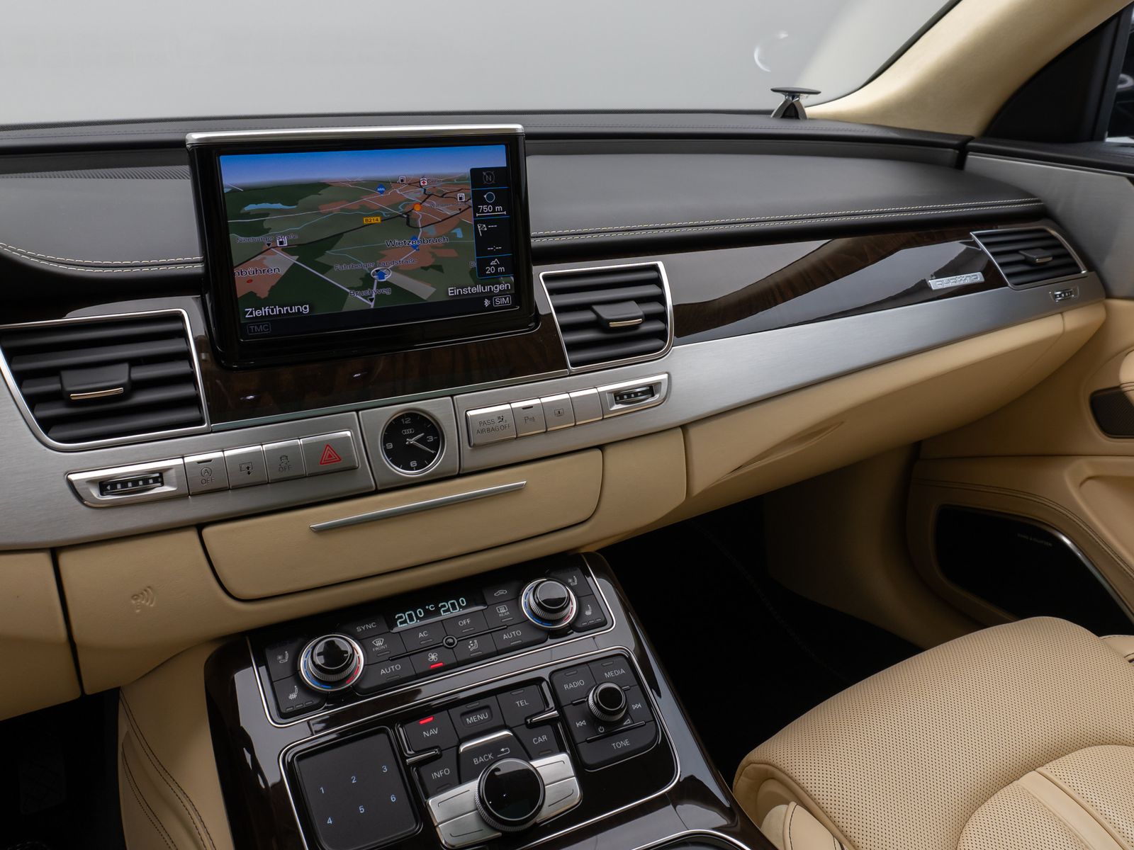 Fahrzeugabbildung Audi A8 W12 Lang Chauffeur GSD B&O Keramik TV Voll