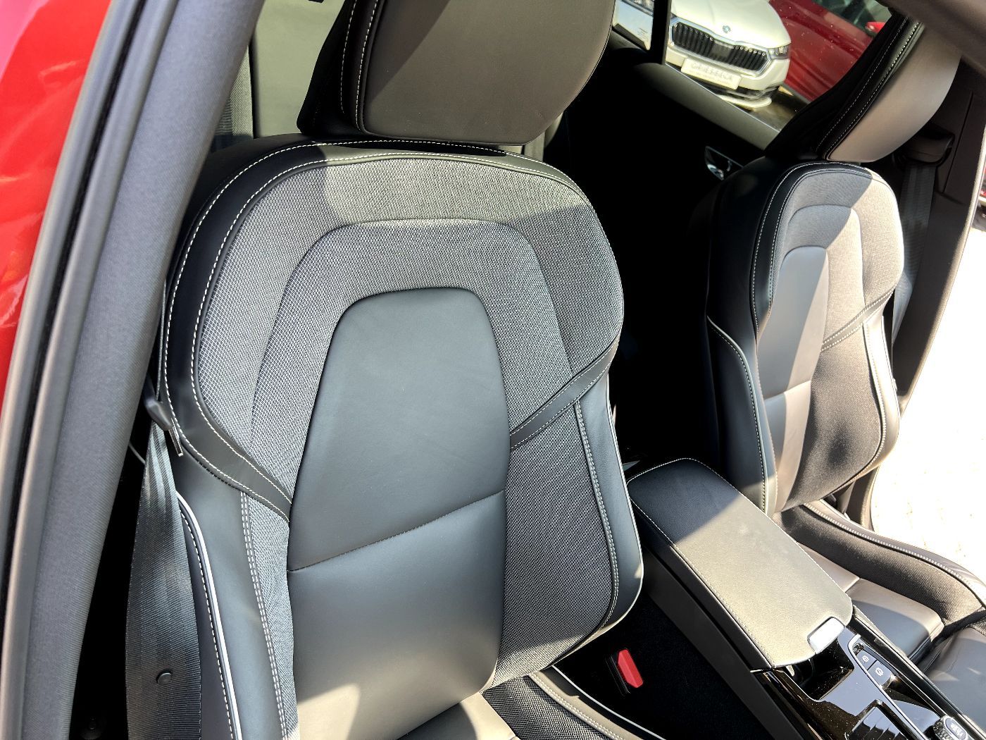 Volvo V60 Kombi Ultimate Bright Recharge LED Nav Leder foto 24
