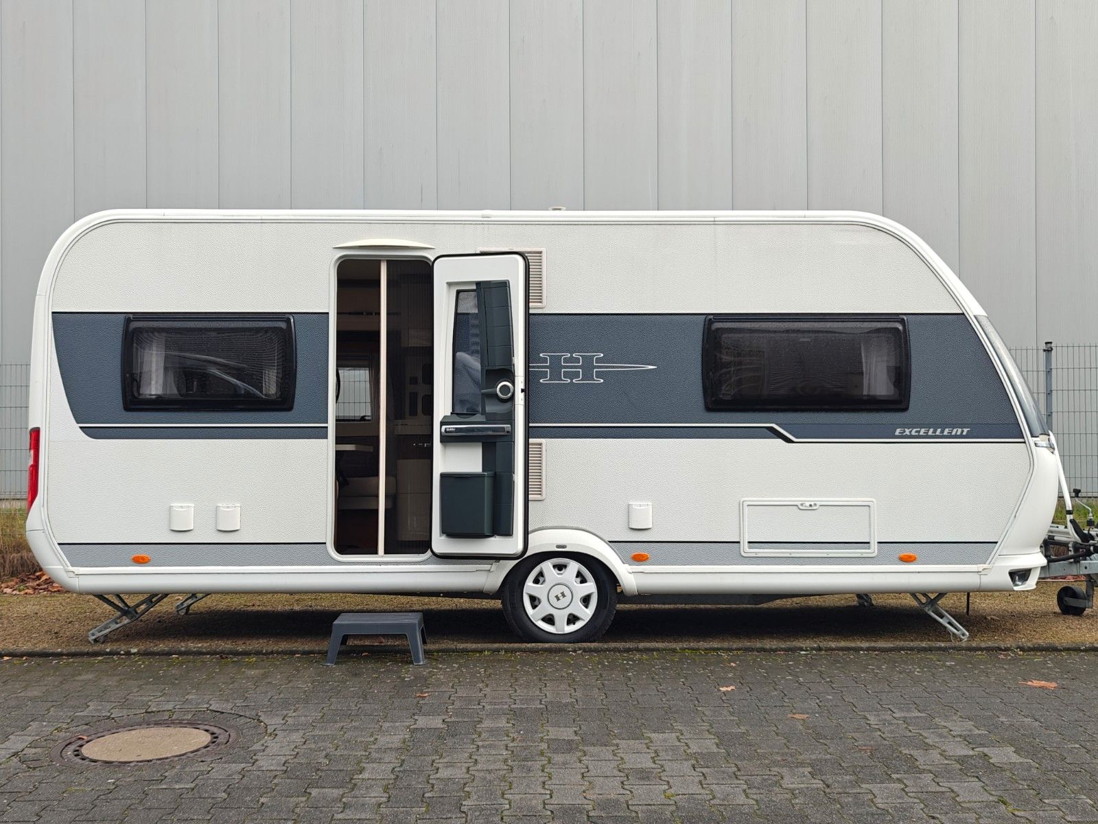 Fahrzeugabbildung Hobby Excellent 540 UFe - Fahrradträger, TV, 1.750kg -