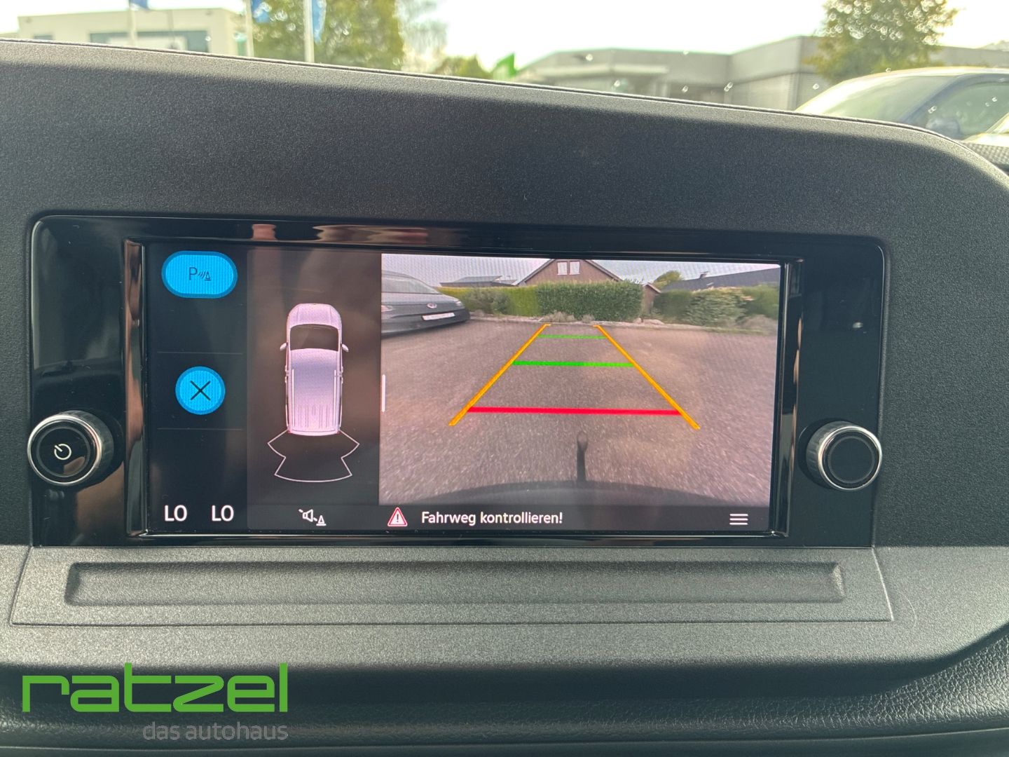 Fahrzeugabbildung Volkswagen Caddy Cargo KR 2.0 TDI AHK Kamera Klimaaut. DAB