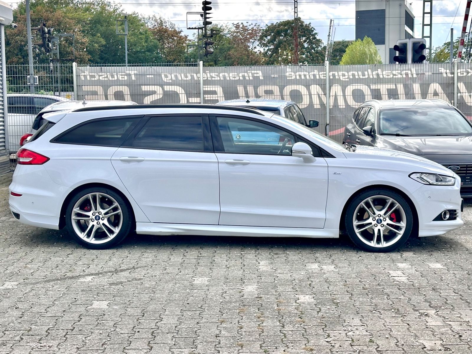 Fahrzeugabbildung Ford MONDEO TURNIER ST-LINE*KAMERA+LED*