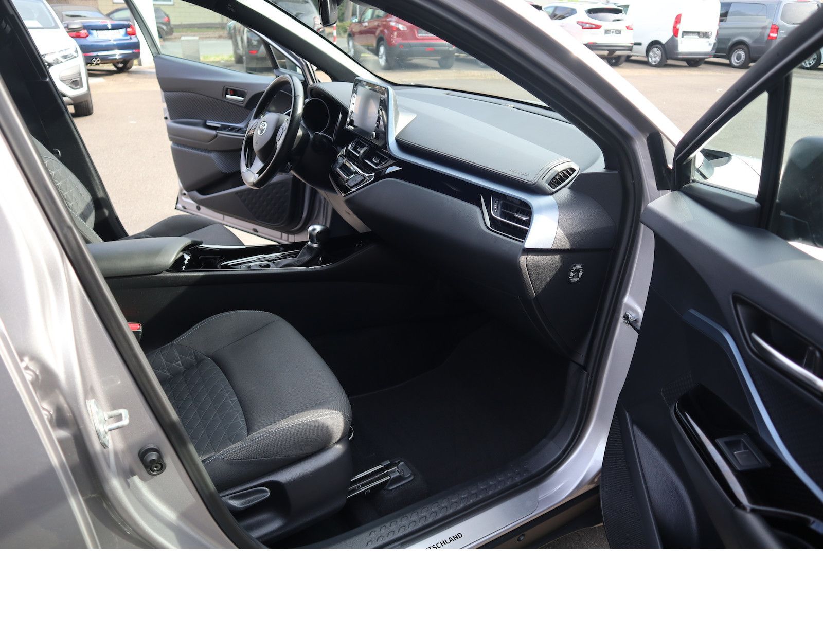 Fahrzeugabbildung Toyota C-HR Hybrid Team D Totwink/SHZ/Scheckheftgepfleg
