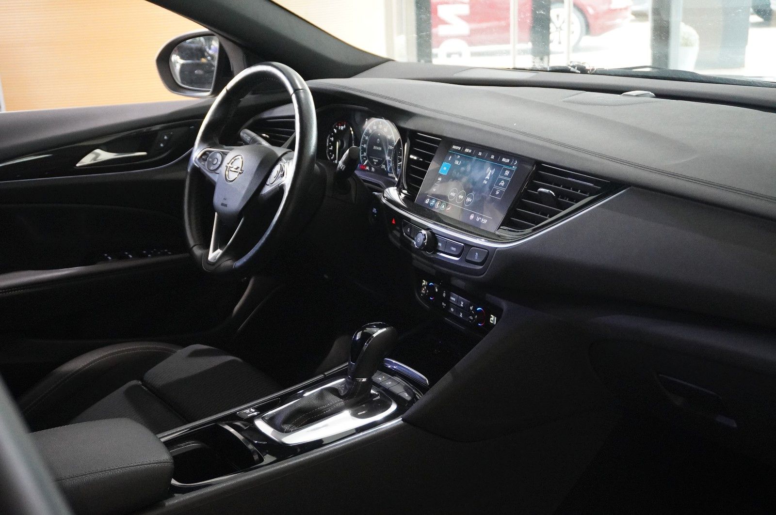 Fahrzeugabbildung Opel Insignia B ST 2.0D BUSI. 4X4 NAVI/LED/KAMERA/DAB