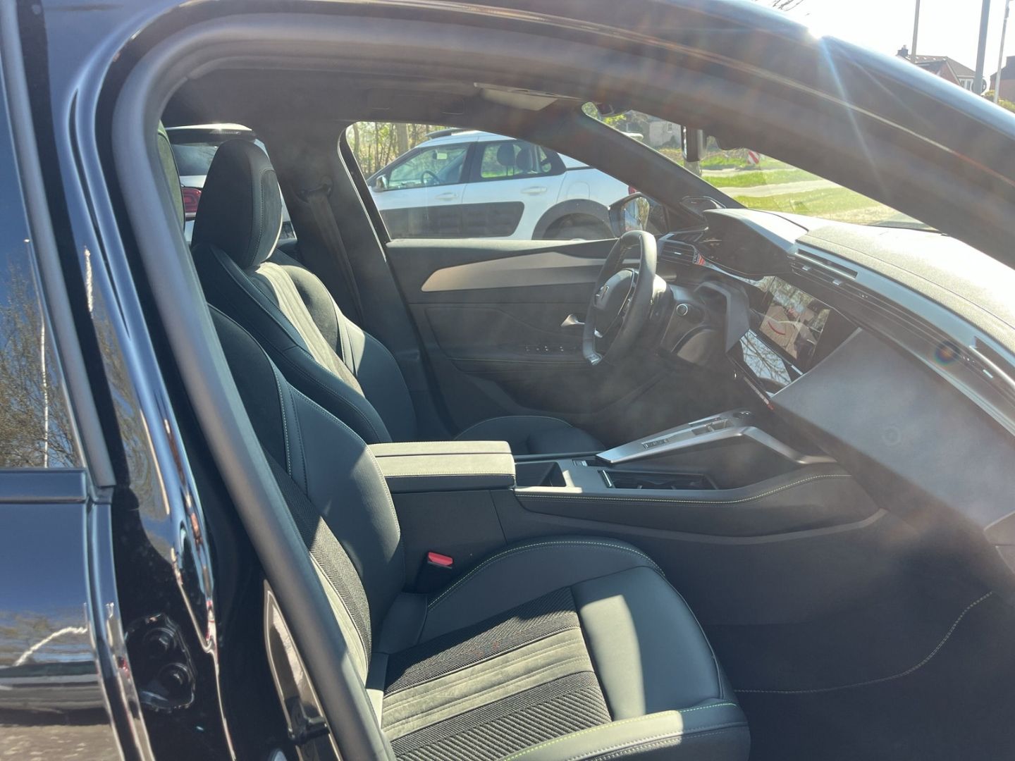 Fahrzeugabbildung Peugeot 308 1.5 SW GT BlueHDi 130 EAT8 ACC Panodach Navi