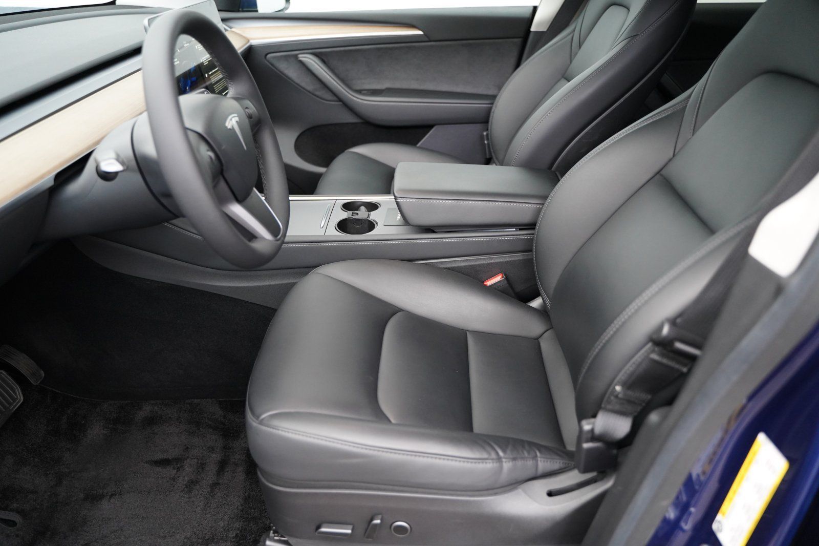 Tesla Model Y Long Range AWD 1.Hand foto 10