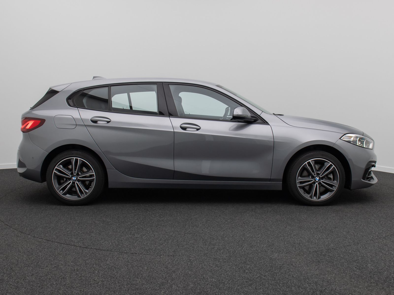 Fahrzeugabbildung BMW 120i Sport Line DAB Kamera AHK LED DriveAss WLAN