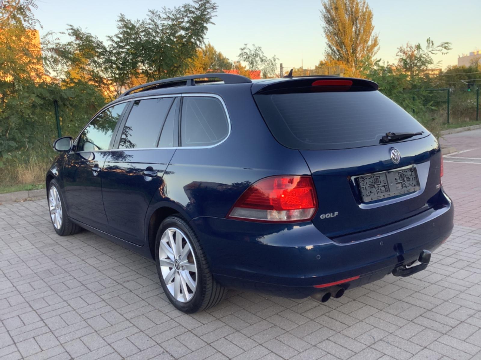 Volkswagen Golf 2010 — interior