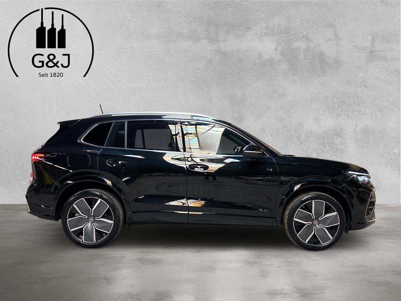 Fahrzeugabbildung Volkswagen Tiguan R-Line 1.5 TSI eHybrid DSG AHK App-Connec