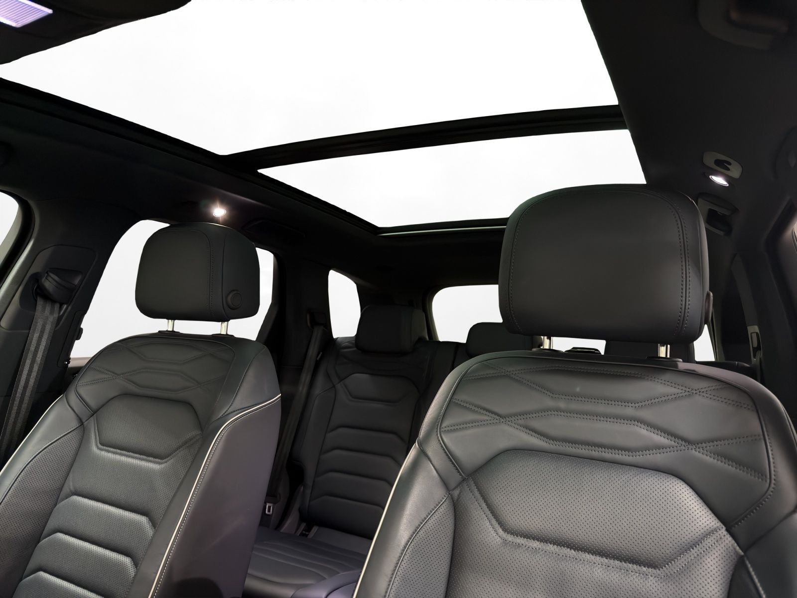 Volkswagen Touareg 3.0 eHybrid AHK Pano Matrix LM 21 360° foto 10