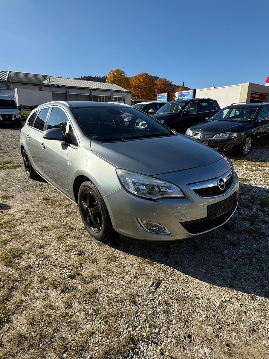 Opel Astra J Sports Tourer Innovation