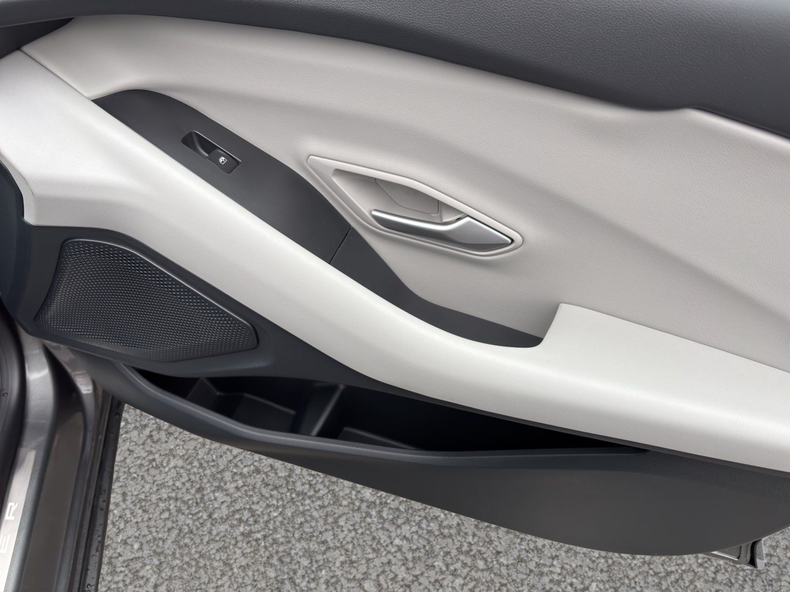 Fahrzeugabbildung Ford Explorer eMotor Premium RWD