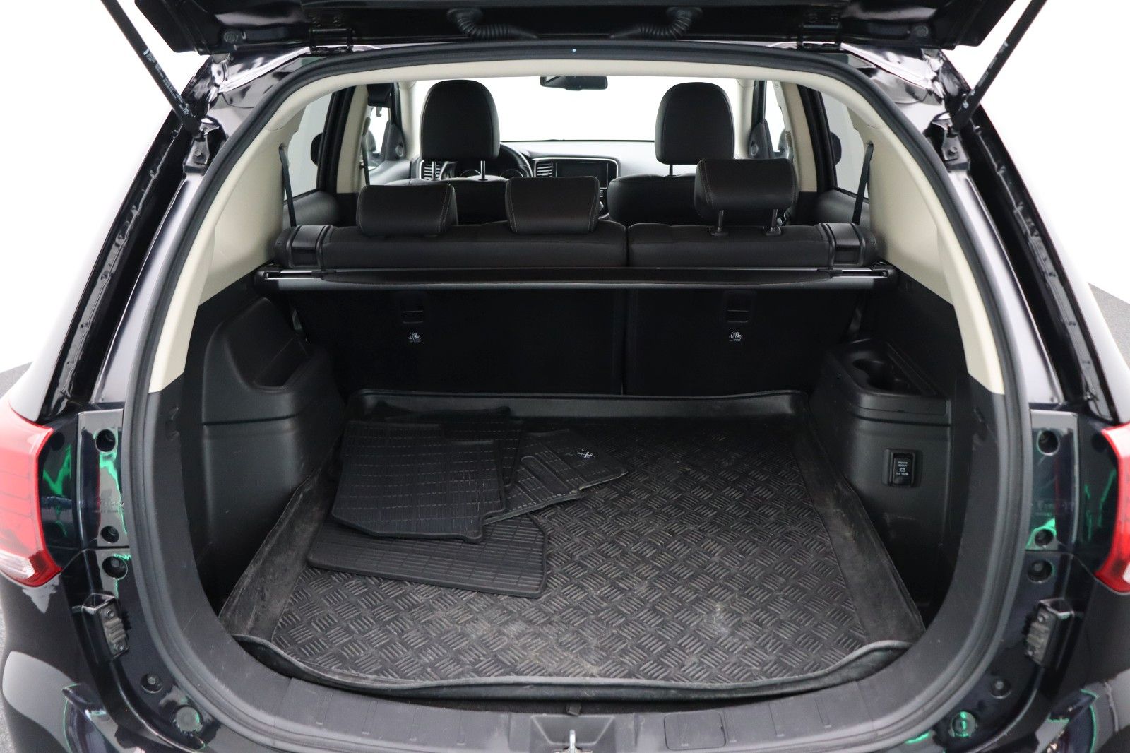 Fahrzeugabbildung Mitsubishi Outlander PHEV 2.4 Basis 4WD