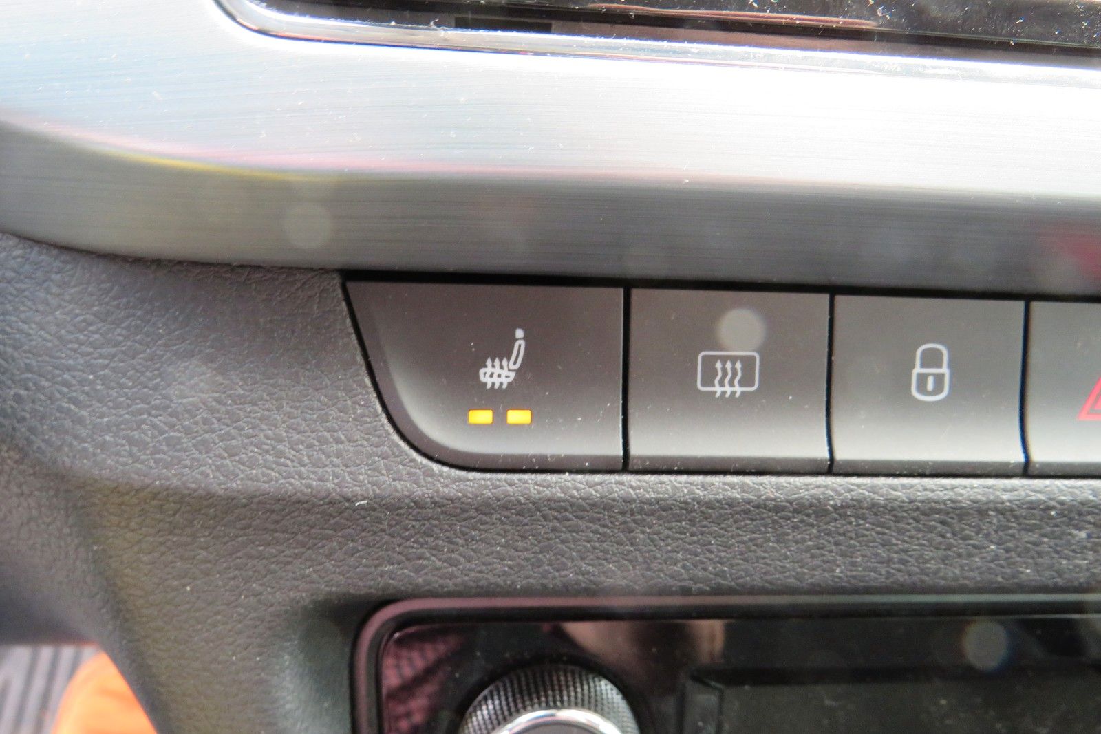 Fahrzeugabbildung SKODA Fabia Combi Ambition NAVI PDC GJ SITZH APP 1.HD