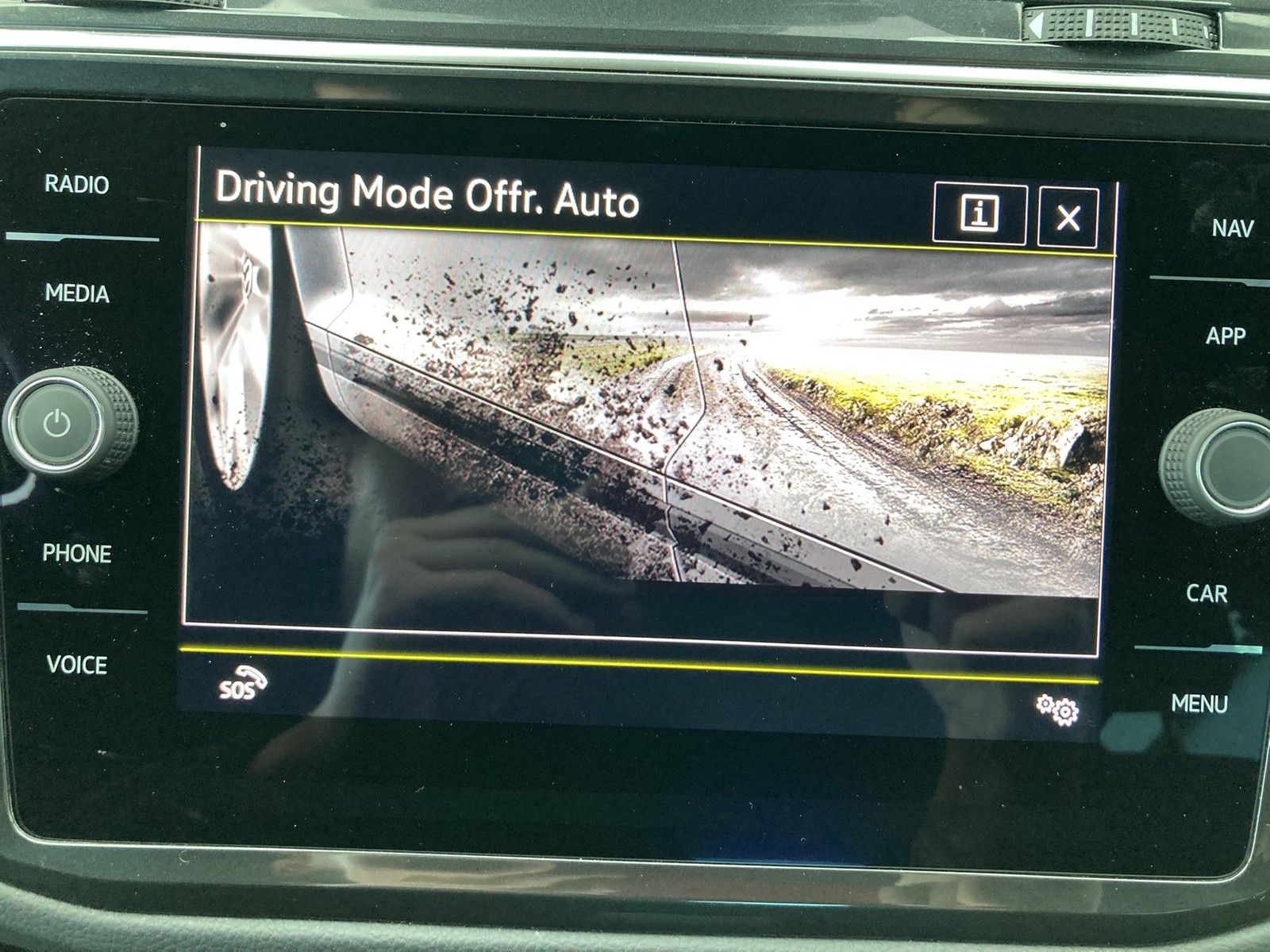 Fahrzeugabbildung Volkswagen Tiguan TSI Elegance 4M DSG Matrix Navi ACC STH A