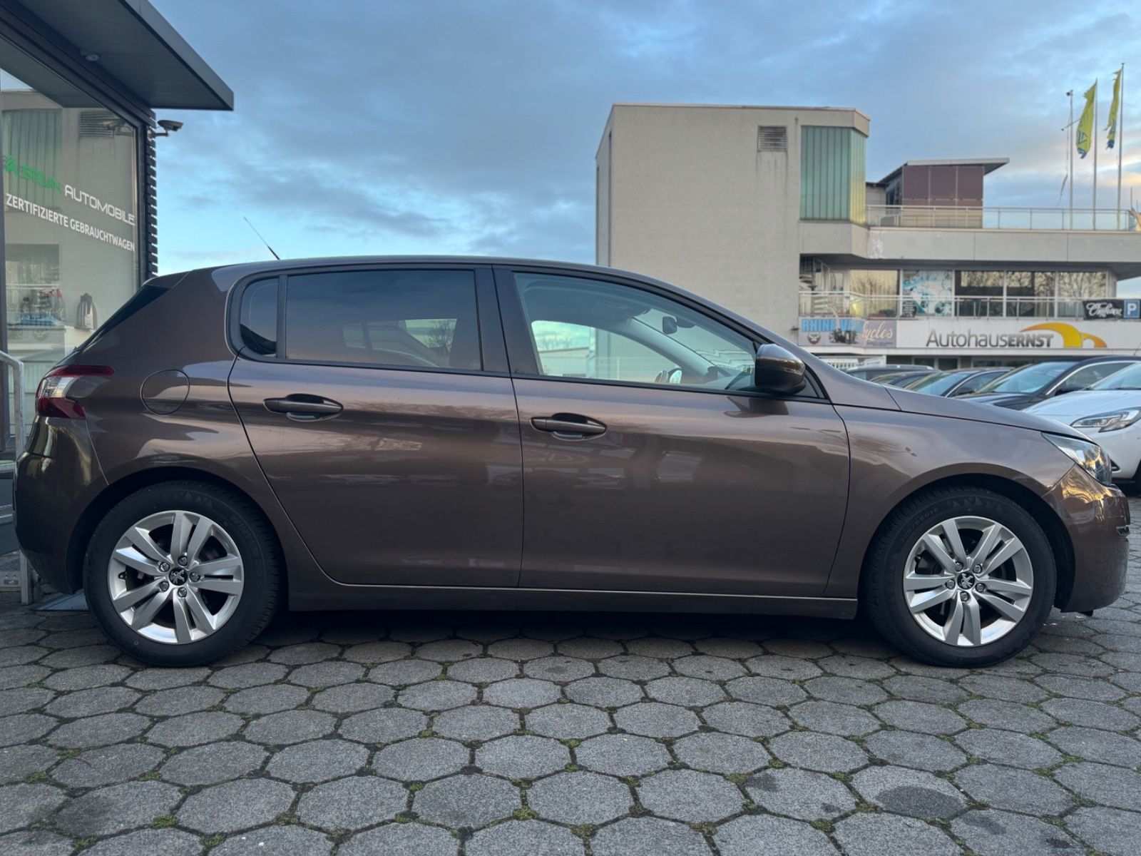 Fahrzeugabbildung Peugeot 308 Access Navi*PDC*SHZ*Garantie