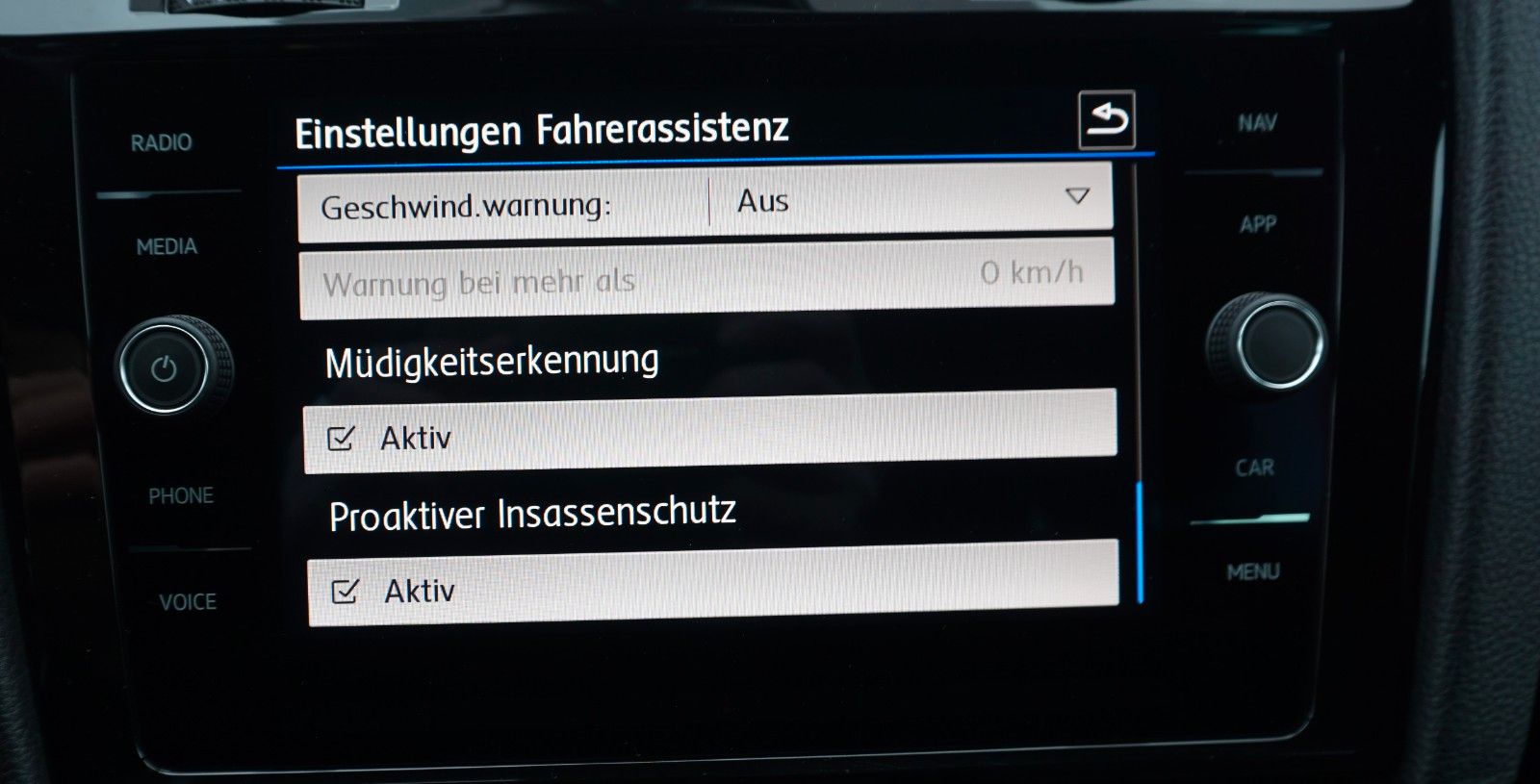 Fahrzeugabbildung Volkswagen Golf VII Variant R-line 4M,Navi,LED,SH,ACC,Kamer