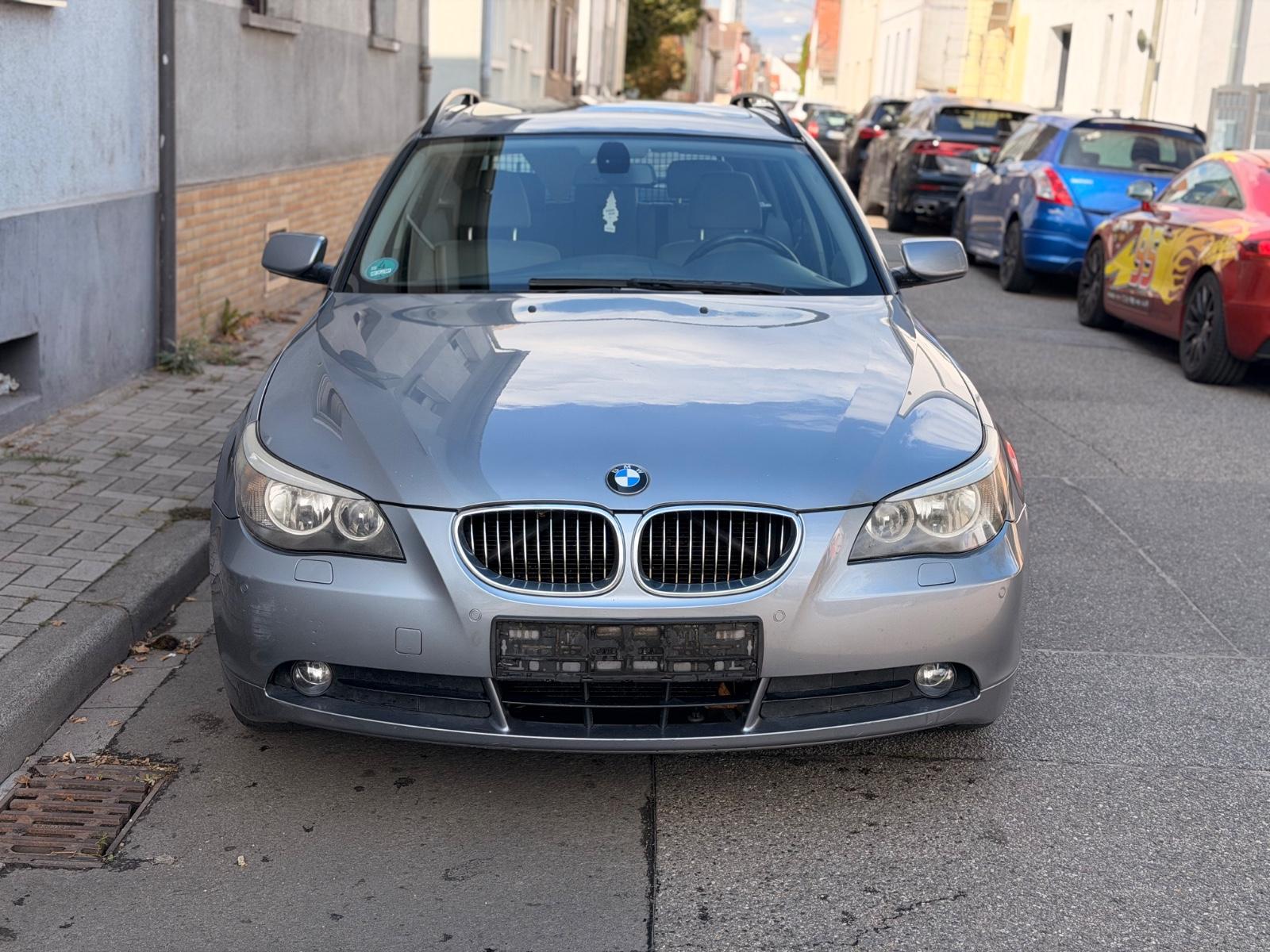 BMW 523 2005 — interior