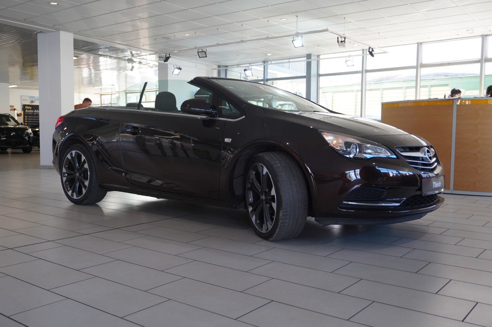 Fahrzeugabbildung Opel Cascada 1.4T EDITION SPORT/SHZ/TEMP/USB/BI-COLOR