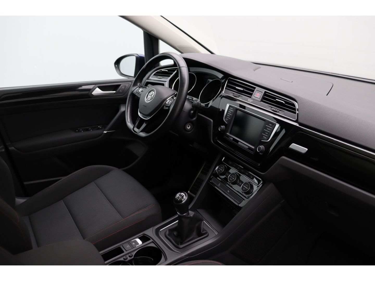 Fahrzeugabbildung Volkswagen Touran Comfortline BMT ACC, Pano, Schiebedach