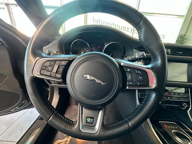 Fahrzeugabbildung Jaguar XF Sportbrake R-Sport/Panodach/E-Sitze/Top!
