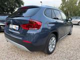 BMW X1 xDrive25i Pano*Navi*SitzHz. - BMW X1 mit Benzin-Antrieb: Blau