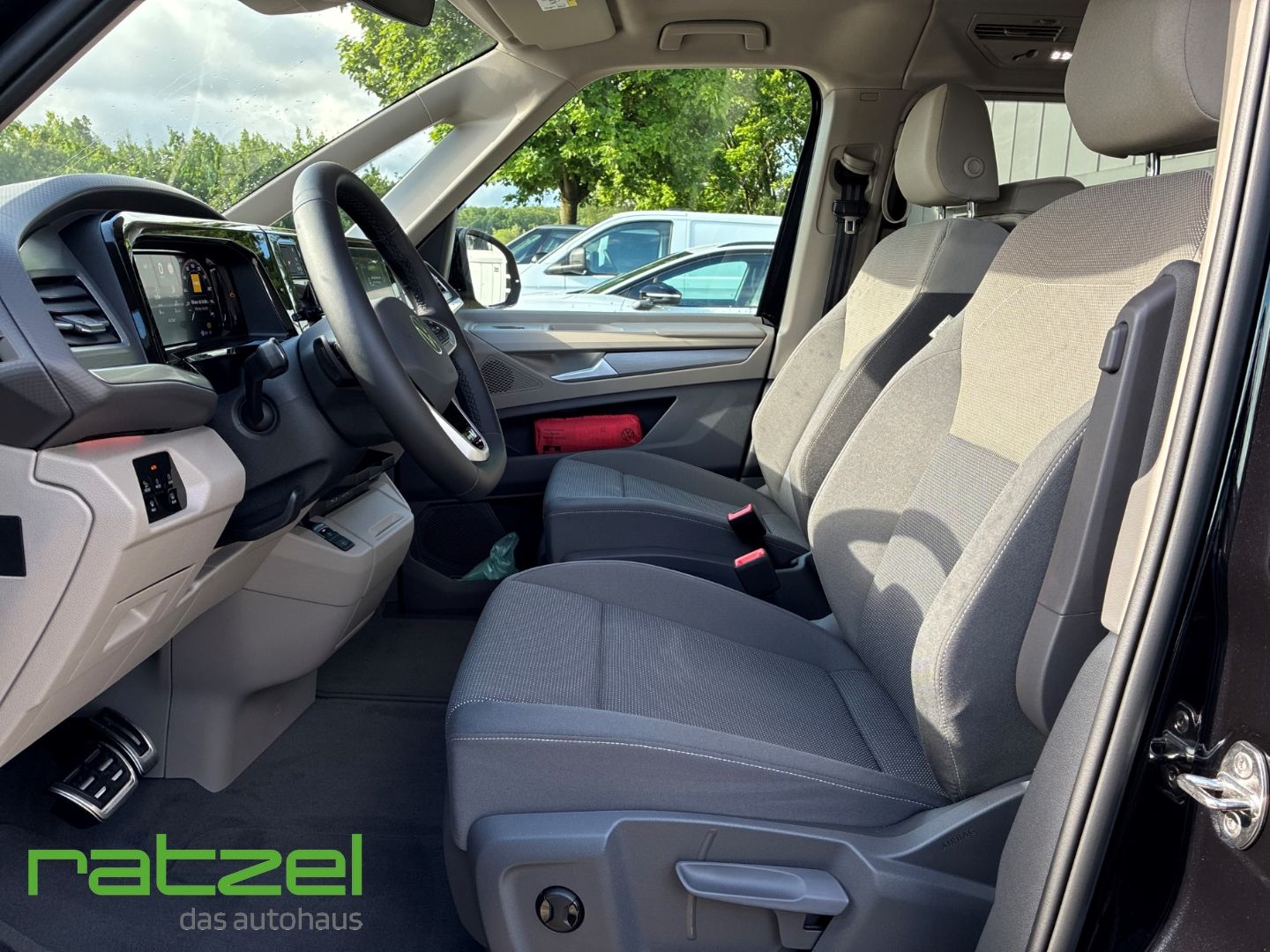 Fahrzeugabbildung Volkswagen T7 Multivan Energy 2.0 TDI 7-SITZER AHK+IQ.LIGHT