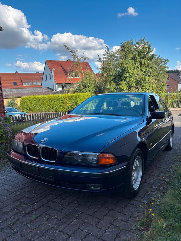BMW 523