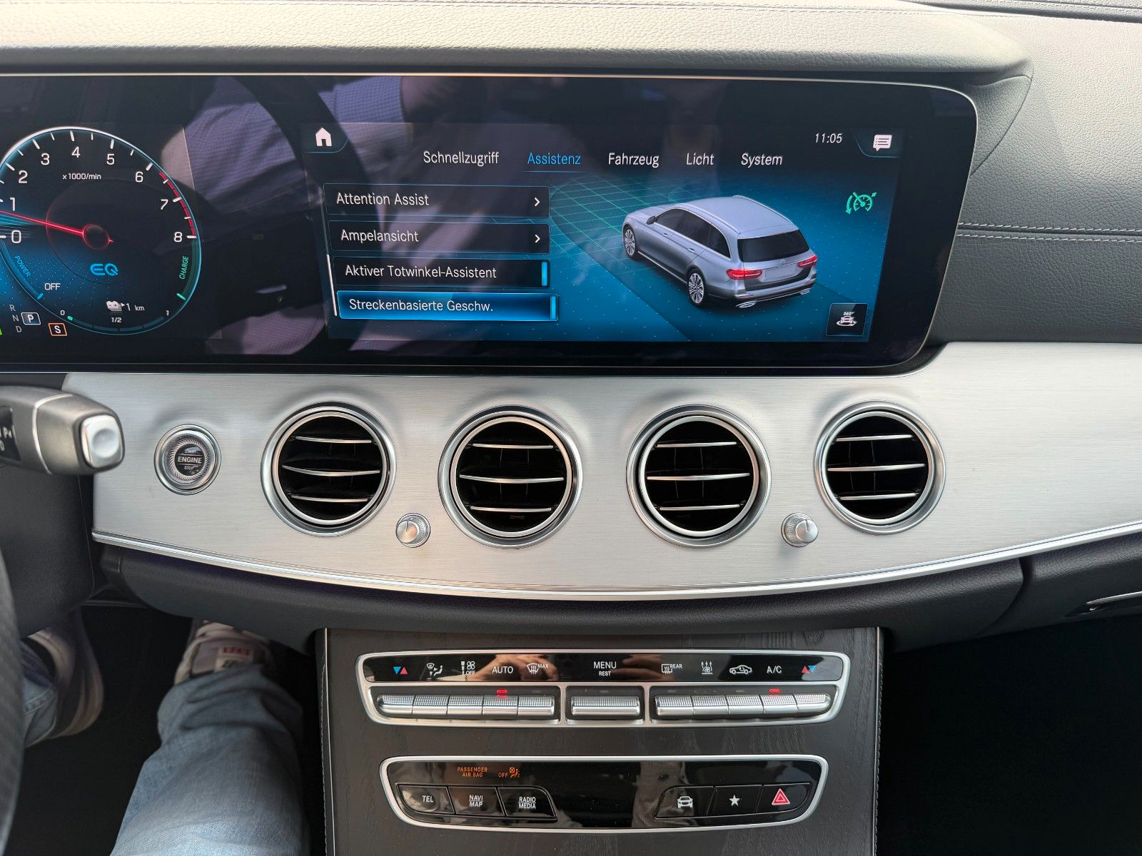 Fahrzeugabbildung Mercedes-Benz E 300e T AMG+Pano+Burm+Distr+HUD+360