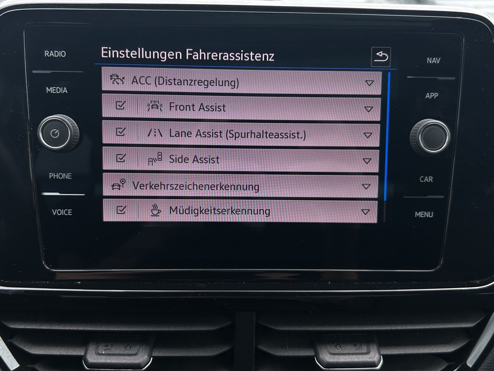 Fahrzeugabbildung Volkswagen T-Roc TDI Style DSG Matrix Navi ACC RFK Pano SHZ