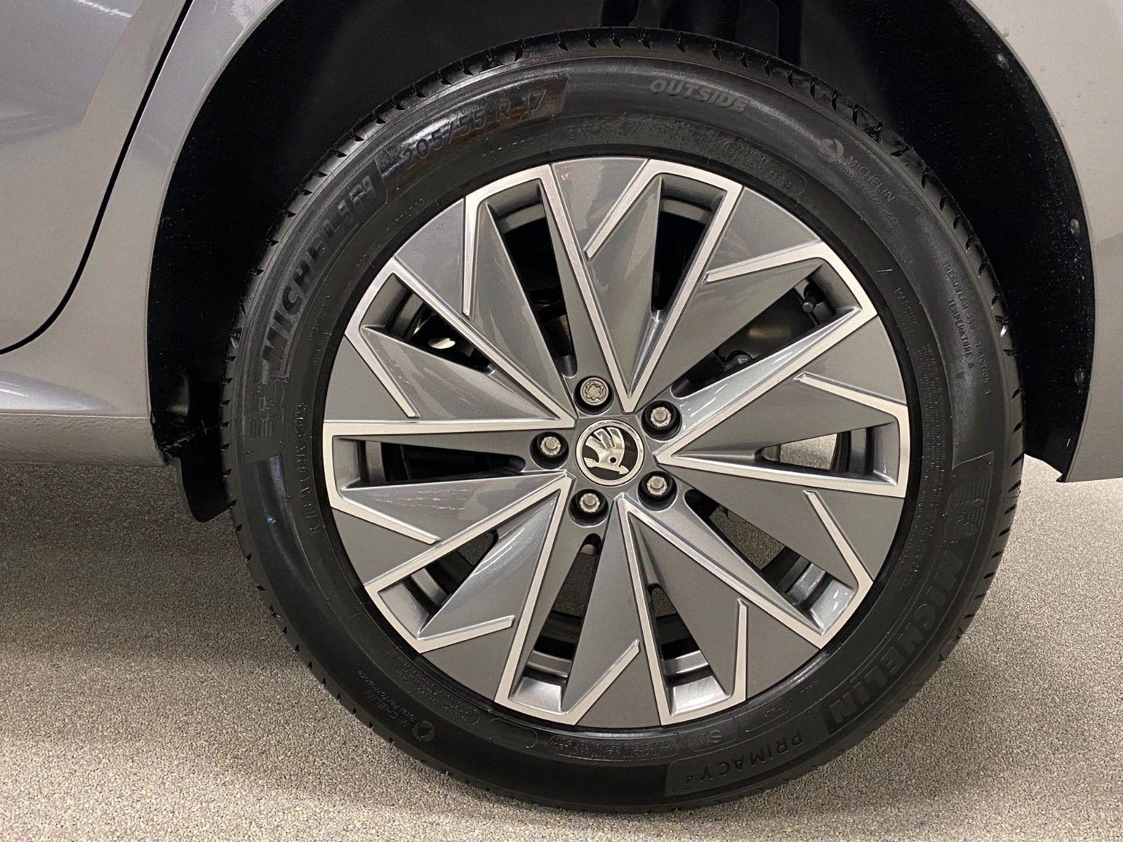 Fahrzeugabbildung SKODA Kamiq 1.5l TSI DSG TOUR+5 JahGARANTIE+KAMERA+PDC