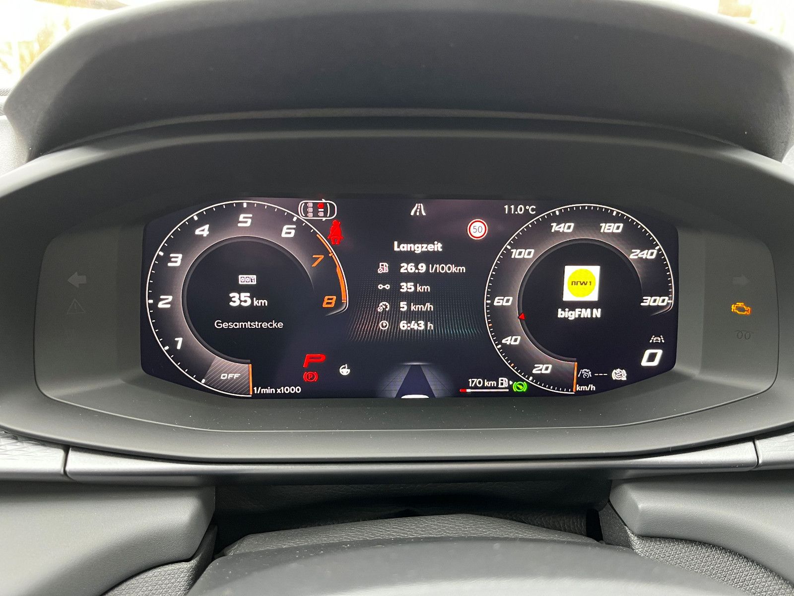 Fahrzeugabbildung CUPRA Terramar 2.0 TSI 4Drive VZ AHK PANO 20" SENN HUP