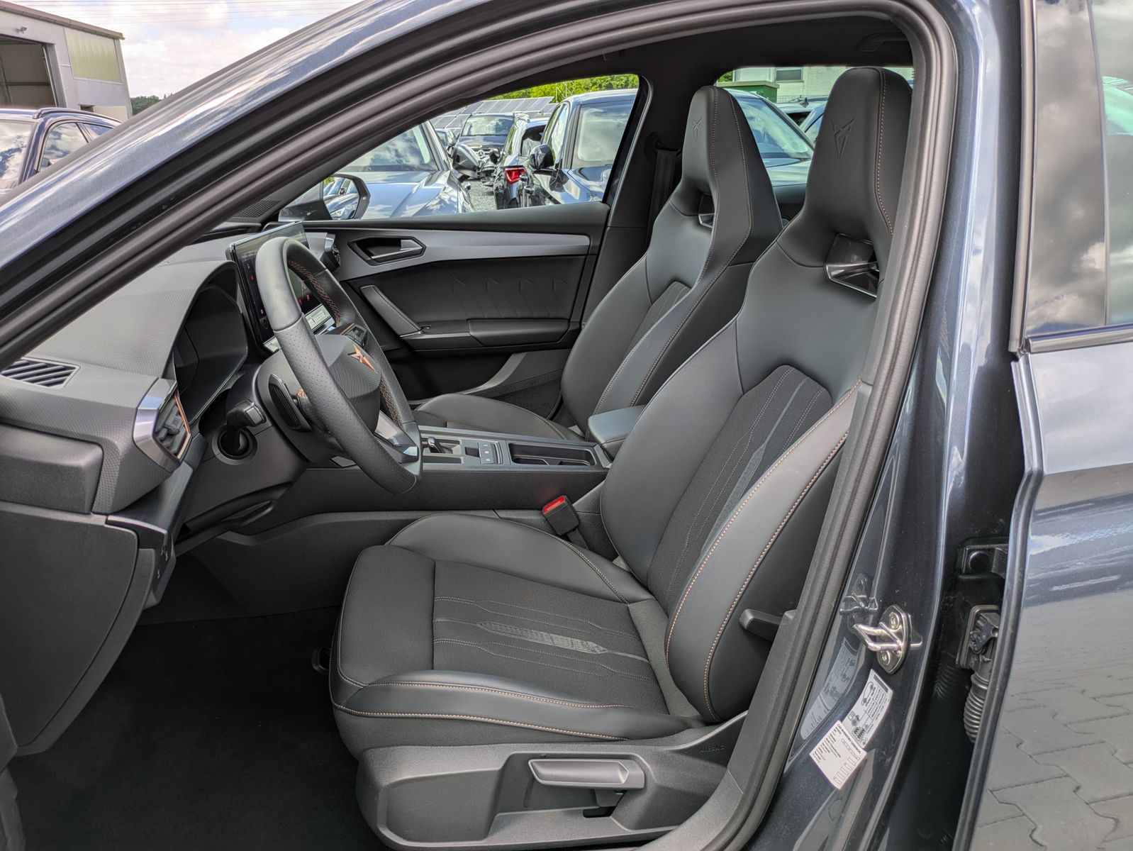 Fahrzeugabbildung CUPRA Leon VZ 2.0TSI 4Drive ACC*PANO*MATRIX*DCC*LM19"