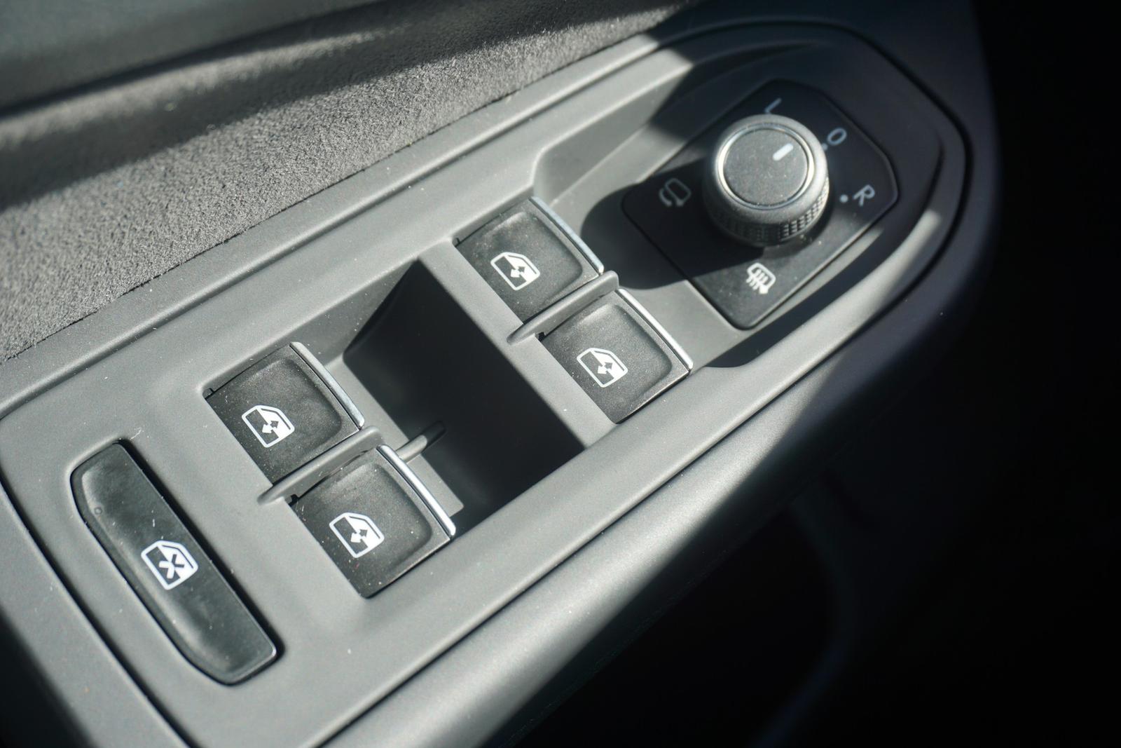 Volkswagen Golf VIIITSI 1.5 TSI R-Line LED ACC App-Connect, миниатюра 26